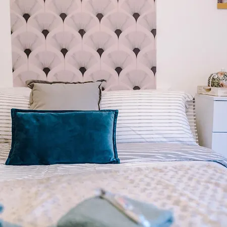 Apartman Elegant 2br Flat Near Northern Quarter