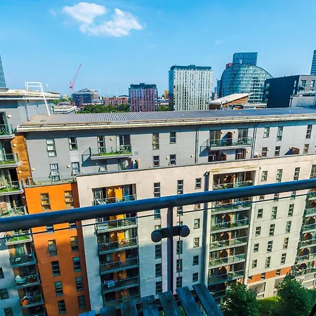 Elegant 2br Flat Near Northern Quarter