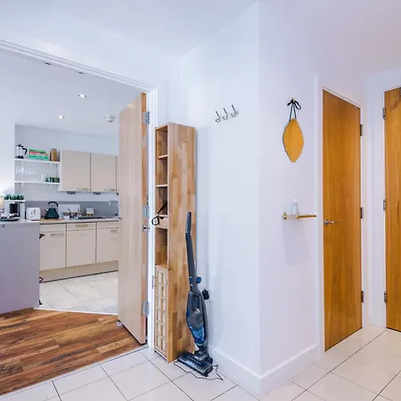 Elegant 2br Flat Near Northern Quarter