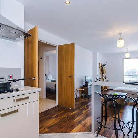 Apartman Elegant 2br Flat Near Northern Quarter