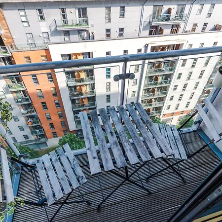 Elegant 2br Flat Near Northern Quarter