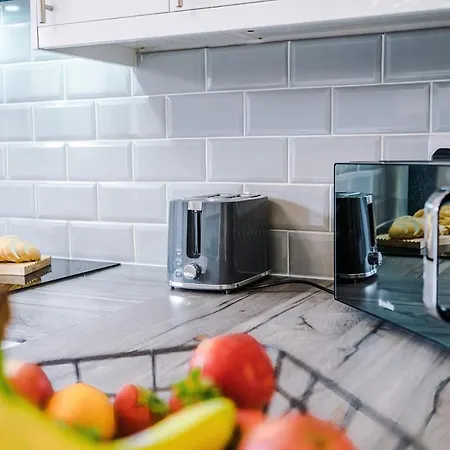 Semesterbostad New! 2br With Parking, Near