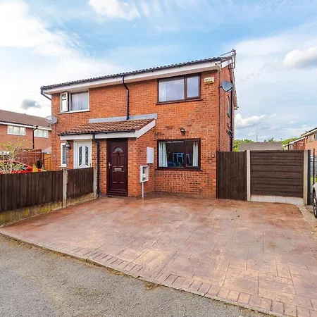 Semesterbostad New! 2br With Parking, Near Manchester