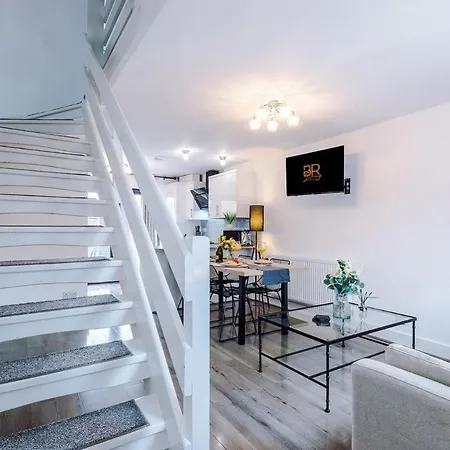 New! 2br With Parking, Near * Manchester