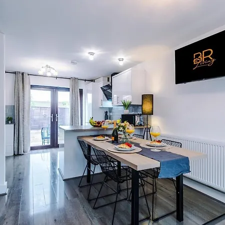 New! 2br With Parking, Near