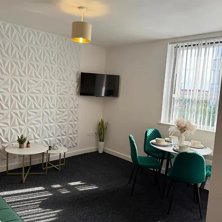 Luxury And Cosy Near Old Trafford M16 ,free Private Parking,fast Wi-fi,self Check-in Anytime Perfect For Late Arrivals, 5 Minutes To Old Trafford Stadium