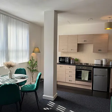 Luxury And Cosy Near Old Trafford M16 ,free Private Parking,fast Wi-fi,self Check-in Anytime Perfect For Late Arrivals, 5 Minutes To Old Trafford Stadium * Manchester