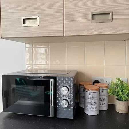 Luxury And Cosy Near Old Trafford M16 ,free Private Parking,fast Wi-fi,self Check-in Anytime Perfect For Late Arrivals, 5 Minutes To Old Trafford Stadium