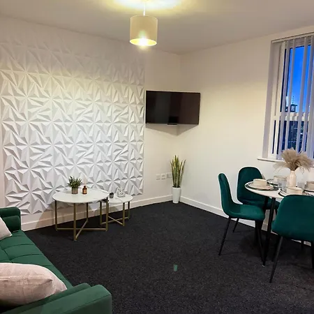 Luxury And Cosy Near Old Trafford M16 ,free Private Parking,fast Wi-fi,self Check-in Anytime Perfect For Late Arrivals, 5 Minutes To Old Trafford Stadium