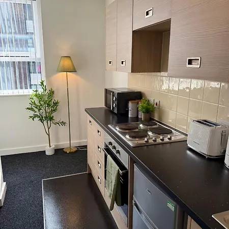 Luxury And Cosy Near Old Trafford M16 ,free Private Parking,fast Wi-fi,self Check-in Anytime Perfect For Late Arrivals, 5 Minutes To Old Trafford Stadium *
