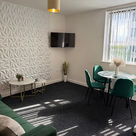 Luxury And Cosy Near Old Trafford M16 ,free Private Parking,fast Wi-fi,self Check-in Anytime Perfect For Late Arrivals, 5 Minutes To Old Trafford Stadium Manchester