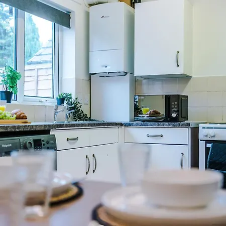 Modern 3 Bedroom - Driveway Parking For 2 Vehicles, Close To Centre Feriehus Manchester