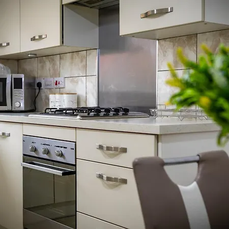 בית נופש Modern 4 Bedroom Detached House 66cl *