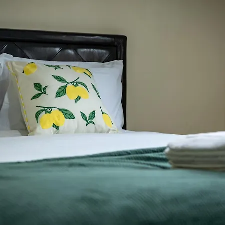 Modern 4 Bedroom Detached House 66cl マンチェスター