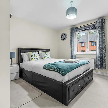 Dom wakacyjny Modern 4 Bedroom Detached House 66cl