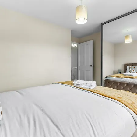 Dom wakacyjny Modern 4 Bedroom Detached House 66cl Manchester