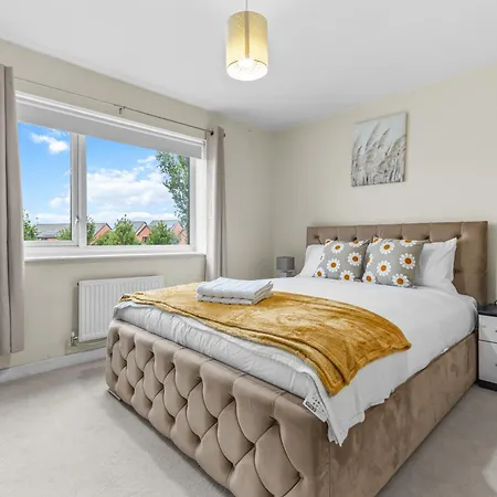 Modern 4 Bedroom Detached House 66cl Dom wakacyjny Manchester
