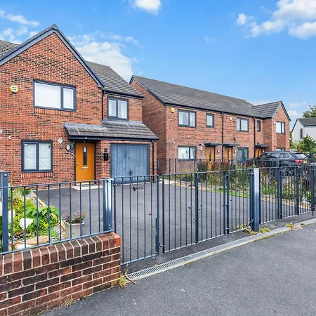 Modern 4 Bedroom Detached House 66cl 別荘 *