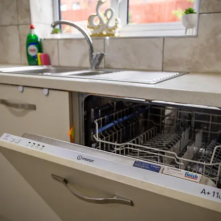 Modern 4 Bedroom Detached House 66cl * マンチェスター