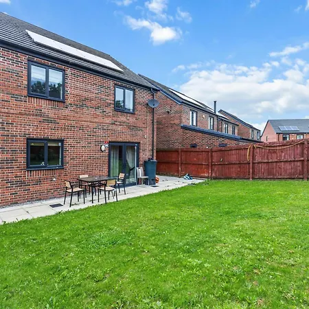 Modern 4 Bedroom Detached House 66cl 別荘 *