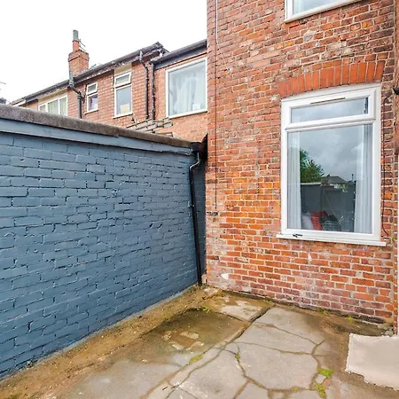 Сasa de vacaciones New! Modern 3-bed House, Free Parking, Fast Wi-fi & Easy Access Mánchester