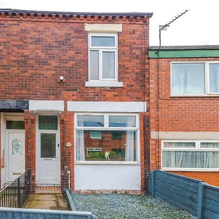 New! Modern 3-bed House, Free Parking, Fast Wi-fi & Easy Access