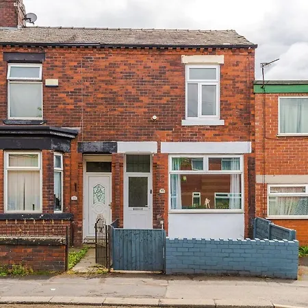 New! Modern 3-bed House, Free Parking, Fast Wi-fi & Easy Access Сasa de vacaciones Mánchester