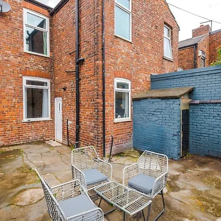 New! Modern 3-bed House, Free Parking, Fast Wi-fi & Easy Access Сasa de vacaciones Mánchester