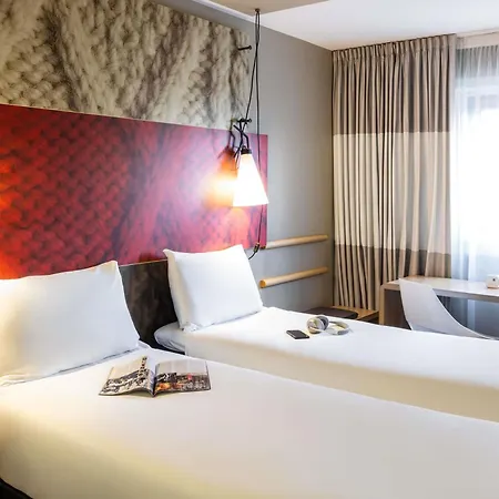 Ibis Centre Princess Street 3*
