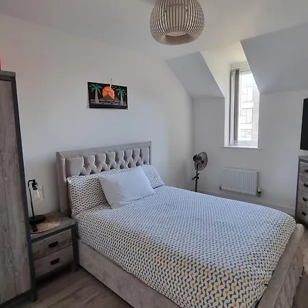 Lovely New In Close To Fc * Manchester