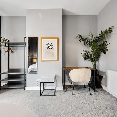 Nyaraló 3 Bedroom Close To Mcr Centre *