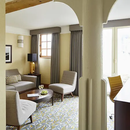 Marriott Victoria & Hotel 4*
