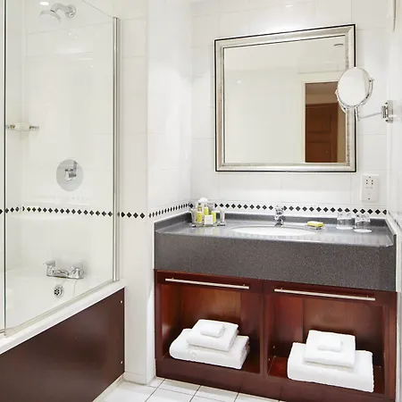 Marriott Victoria & 4* Manchester
