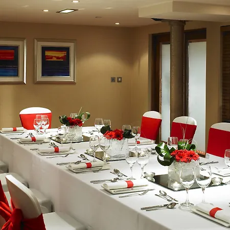 Marriott Victoria & Hotel 4*