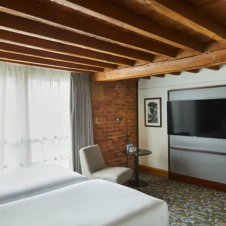 Marriott Victoria &