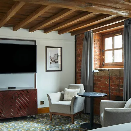 Marriott Victoria & Hotel 4*