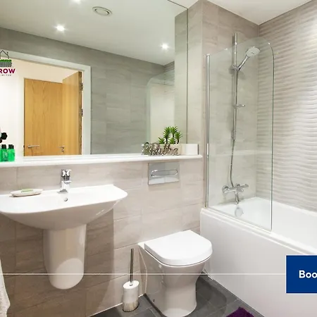 Premium Deals On Modern 2 -bed 2-bath For Movers & Pros By Hedgerow L Embrace Comfort And Ease With Our Inviting 2 Bedroom L Attractions Like Science And Industry Museum, Museum & Art Gallery *