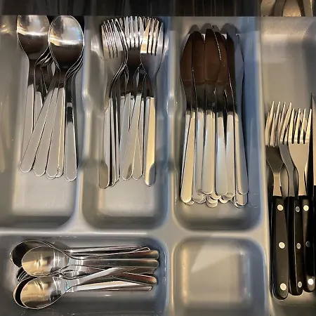 Ferienhaus Cheerful 4-bedroom House With Multiple Car Parking *