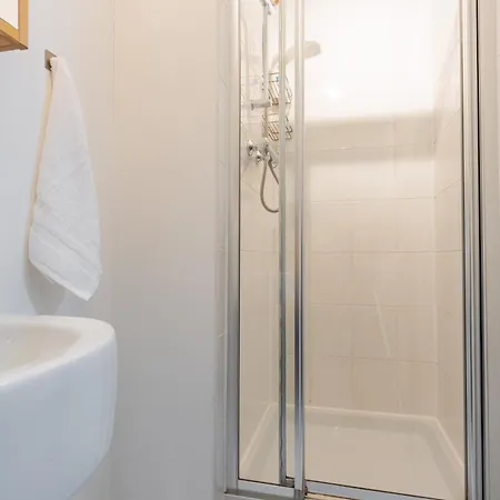 Cheerful 4-bedroom House With Multiple Car Parking