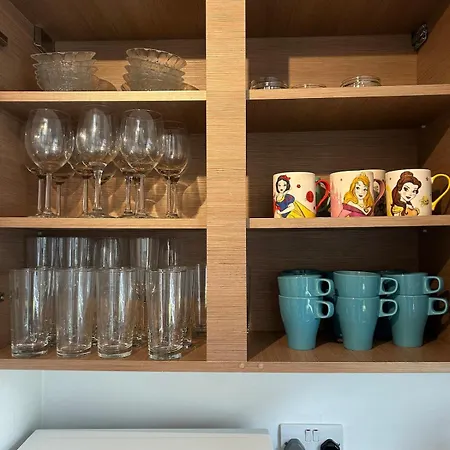 Ferienhaus Cheerful 4-bedroom House With Multiple Car Parking *