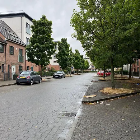 Cheerful 4-bedroom House With Multiple Car Parking * Manchester