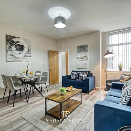 Spacious 5br - Sleeps 10 - - Ao, Etihad & Trafford - Parking Holiday home *