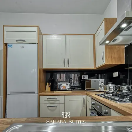 Spacious 5br - Sleeps 10 - - Ao, Etihad & Trafford - Parking * Manchester