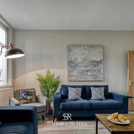 Spacious 5-bedroom - Sleeps 10 - - Parking Hébergement de vacances *