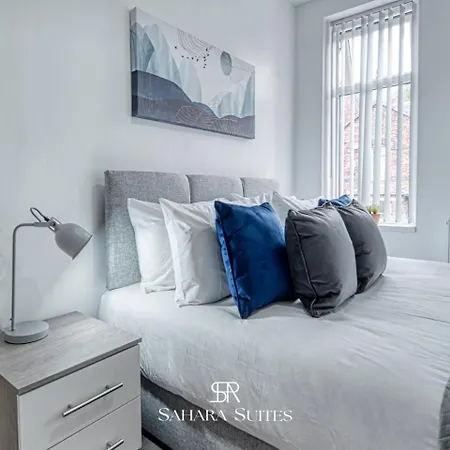 Spacious 5-bedroom - Sleeps 10 - - Parking * Mánchester