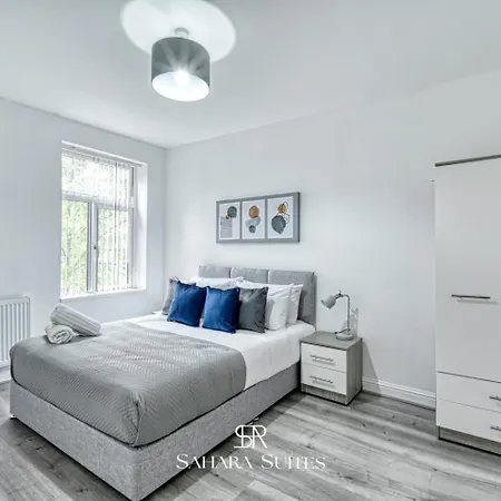 Spacious 5br - Sleeps 10 - - Ao, Etihad & Trafford - Parking Holiday home Manchester