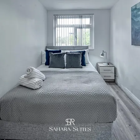 Spacious 5br - Sleeps 10 - - Ao, Etihad & Trafford - Parking Holiday home Manchester