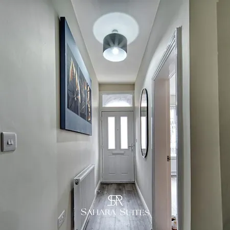 Holiday home Spacious 5br - Sleeps 10 - - Ao, Etihad & Trafford - Parking