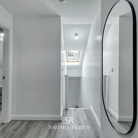 Σπίτι διακοπών Spacious 5br - Sleeps 10 - - Ao, Etihad & Trafford - Parking