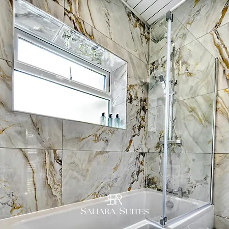 Σπίτι διακοπών Spacious 5br - Sleeps 10 - - Ao, Etihad & Trafford - Parking Μάντσεστερ